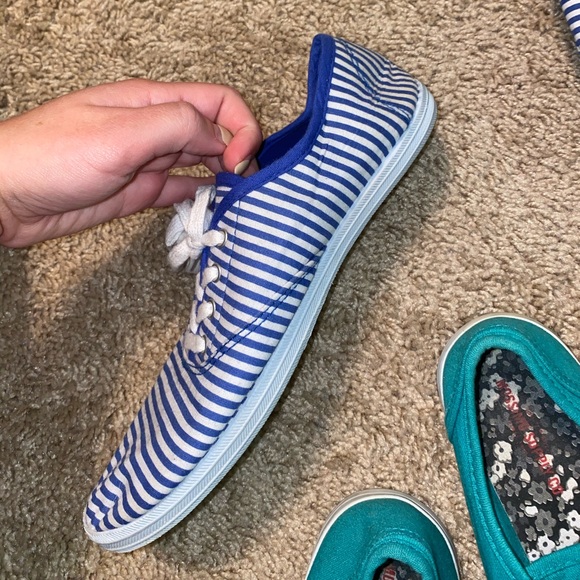 Navy blue and white striped canvas shoes size 8 - Picture 2 of 2